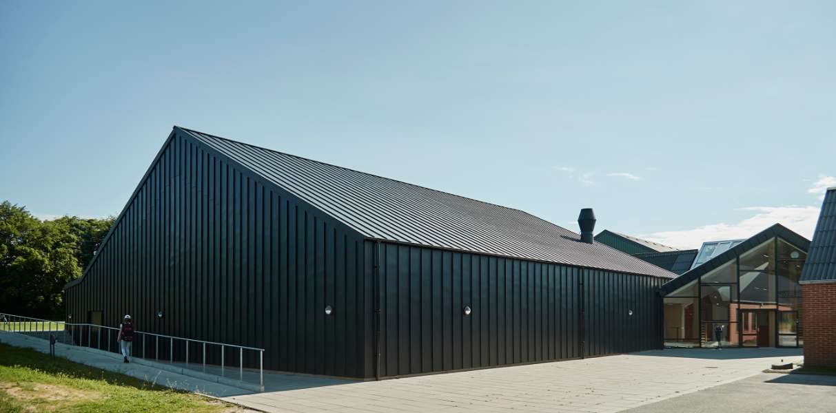 Modern sports hall with modern cladding, Trælundvej 3, 7400 Herning